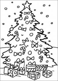 Новогодняя елка с бантиками и подарками под снегом Раскраска зима распечатать