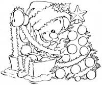 Мишка наряжает елку Детские раскраски зима распечатать