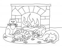 Забавная семейка, кошечки возле камина с собакой Детские раскраски зима распечатать