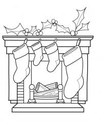 Рождественские чулки, носки, сапожки для подарков на камине Раскраски зима распечатать бесплатно