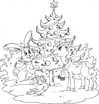 Заяц, олененок и птичка возле наряженной елки Зимние раскраски для девочек