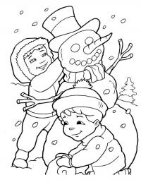 Малыши лепят снеговика Раскраски на тему зима