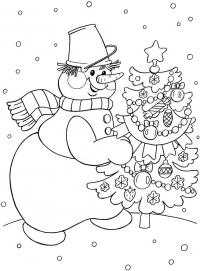 Снеговик с ведром на голове несет новогоднюю елку с игрушками Рисунок раскраска на зимнюю тему